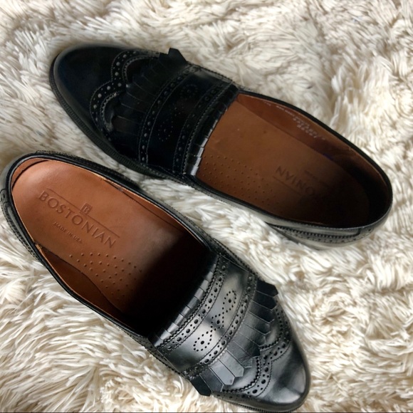 Bostonian Black Leather Kiltie Wingtip Loafers